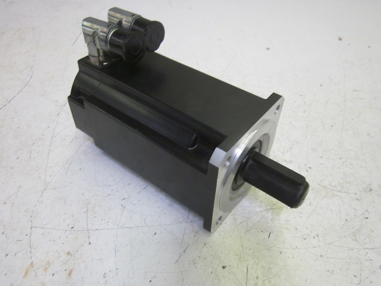 DANAHER AKM53K-CC5NR-01 SERVO MOTOR 640VDC 4500RPM (AS IS) *NEW NO BOX*
