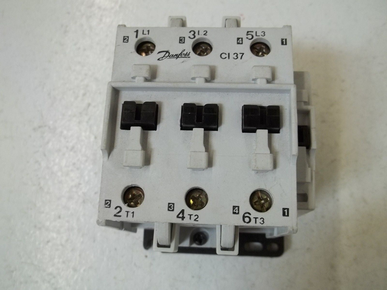 DANFOSS TYPE CI 37 CONTACTOR 110V 3 POLE *USED*