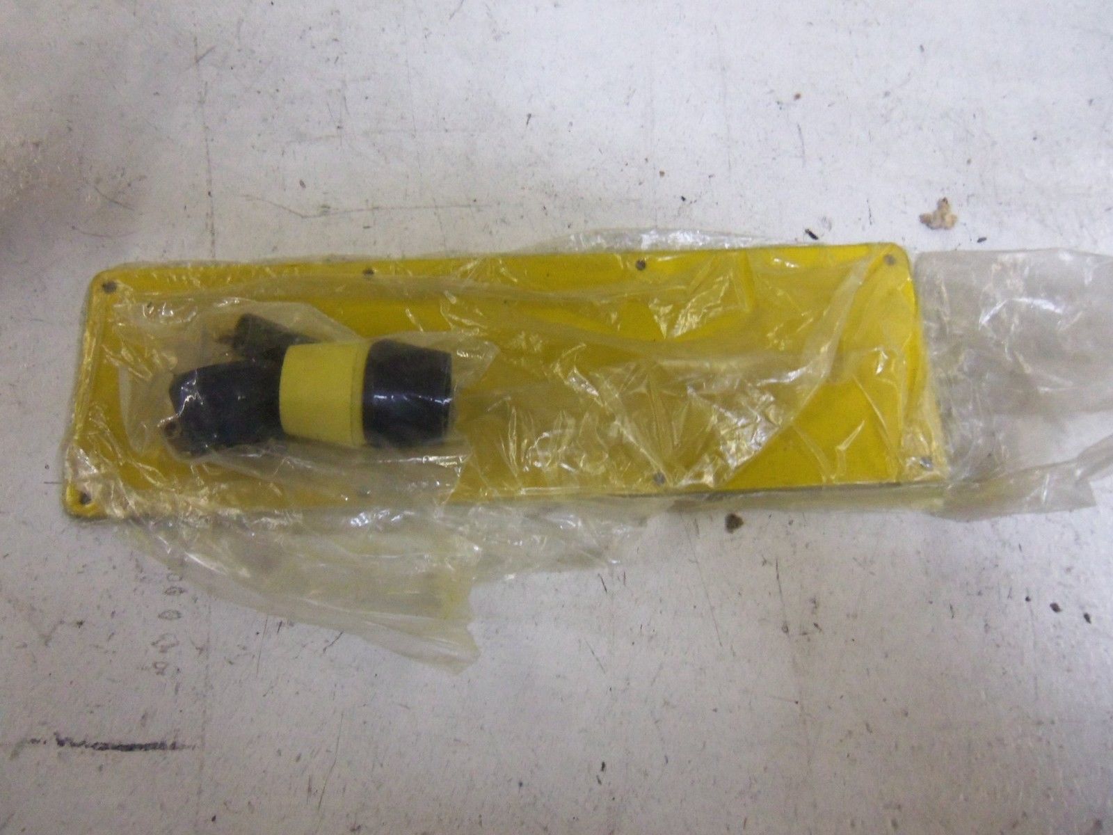 DANIEL WOODHEAD 4003 PUSHBUTTON ENCLOSURE *NEW IN BOX*