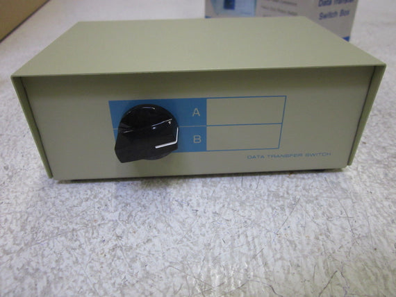 DATA SHARING DEVICE DW-HD15AB MANUAL DATA SWITCH BOX *NEW IN BOX*
