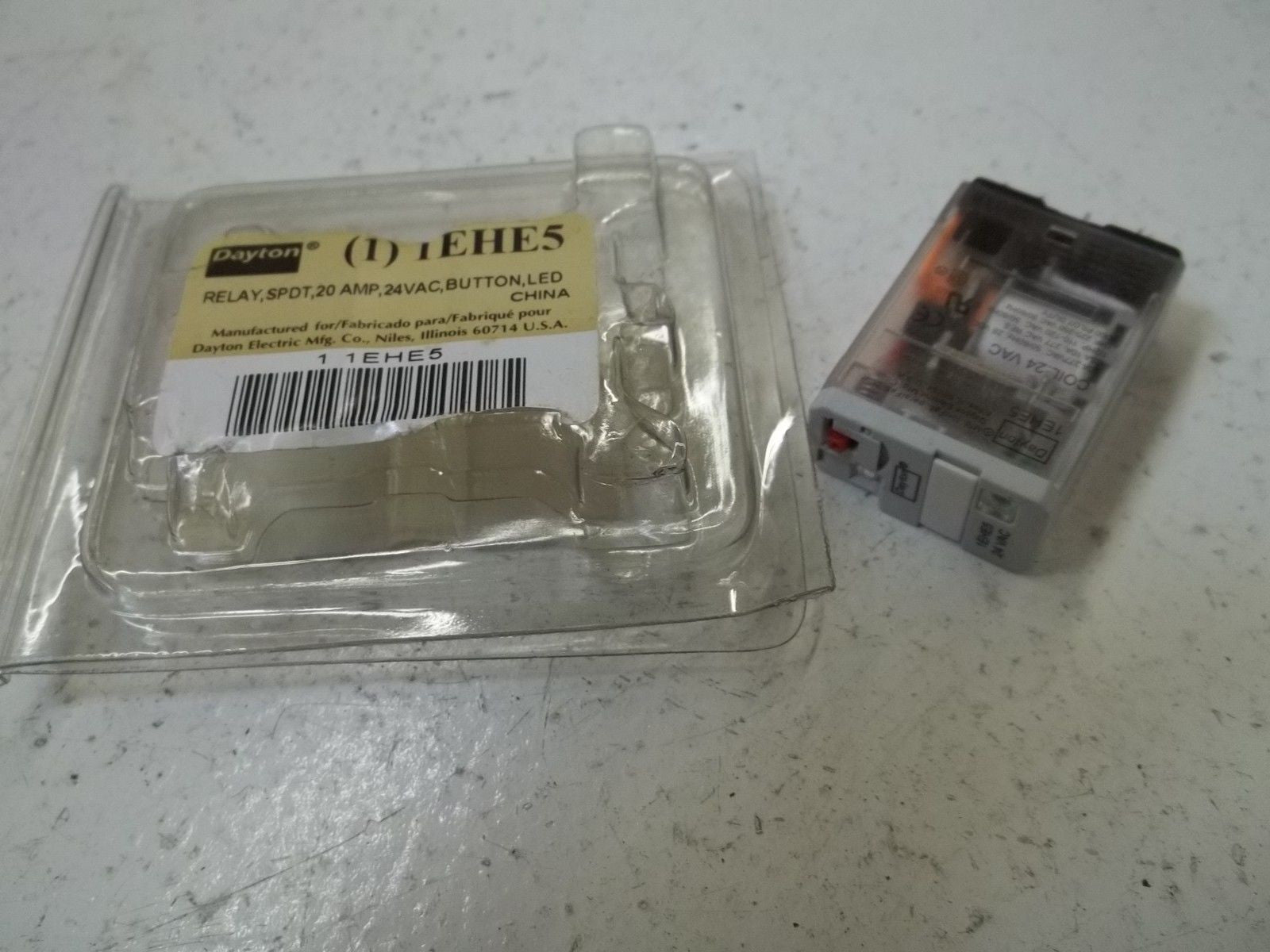 DAYTON 1EHE5 *NEW IN  ORIGINAL PACKAGE*