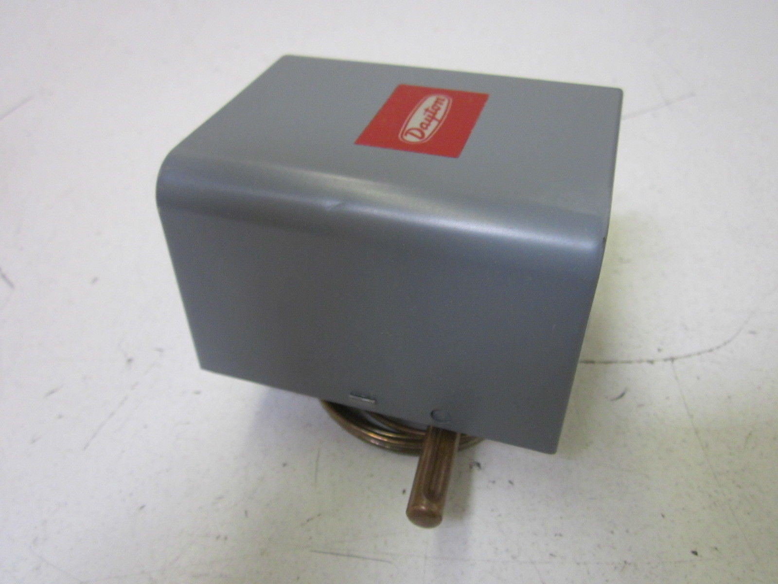 DAYTON 2E375 HOT WATER CONTROL *NEW IN BOX*