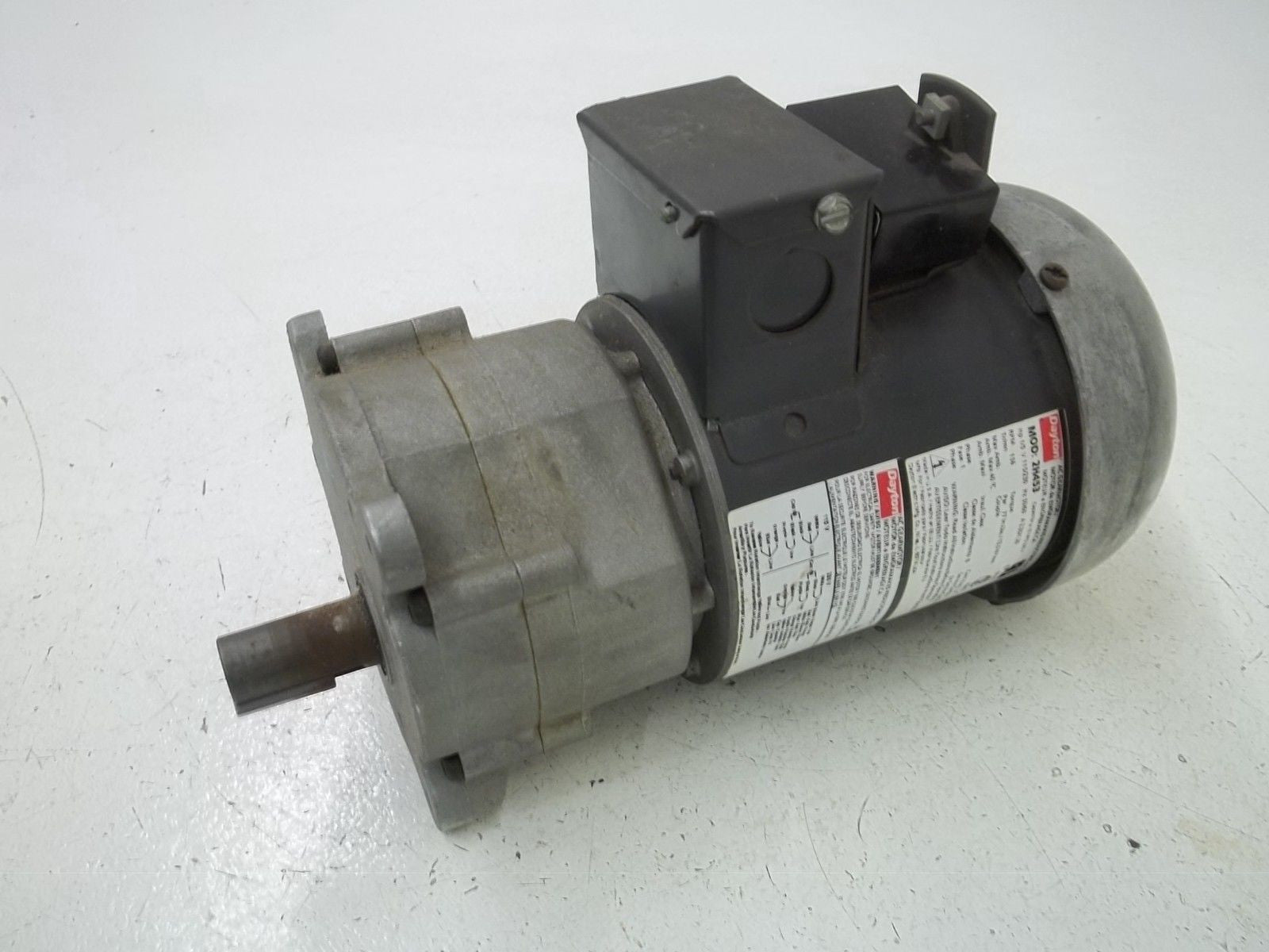 DAYTON 2H453 AC GEAR MOTOR *USED*
