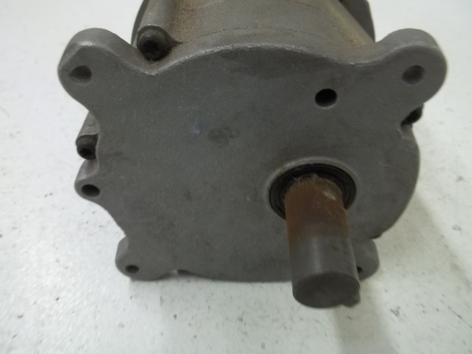 DAYTON 2H453 AC GEAR MOTOR *USED*