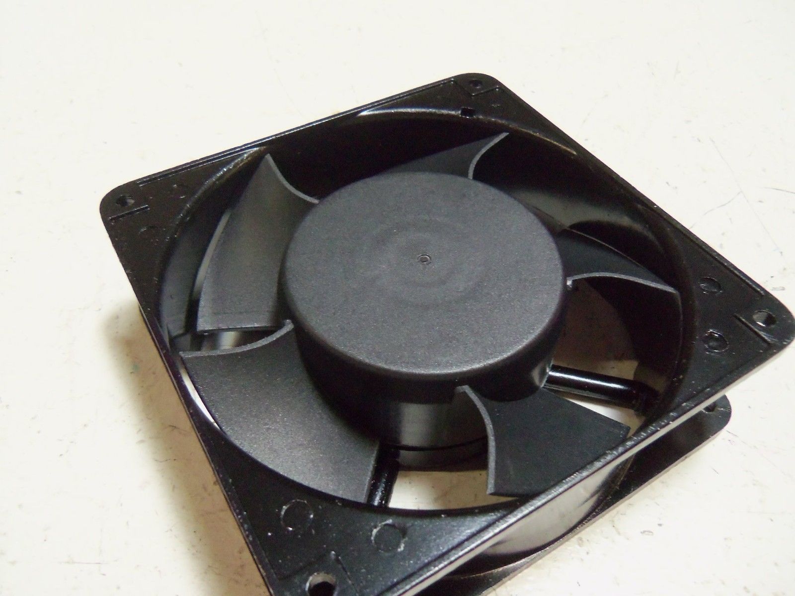 DAYTON 3LE77 AC AXIAL FAN *NEW IN BOX*