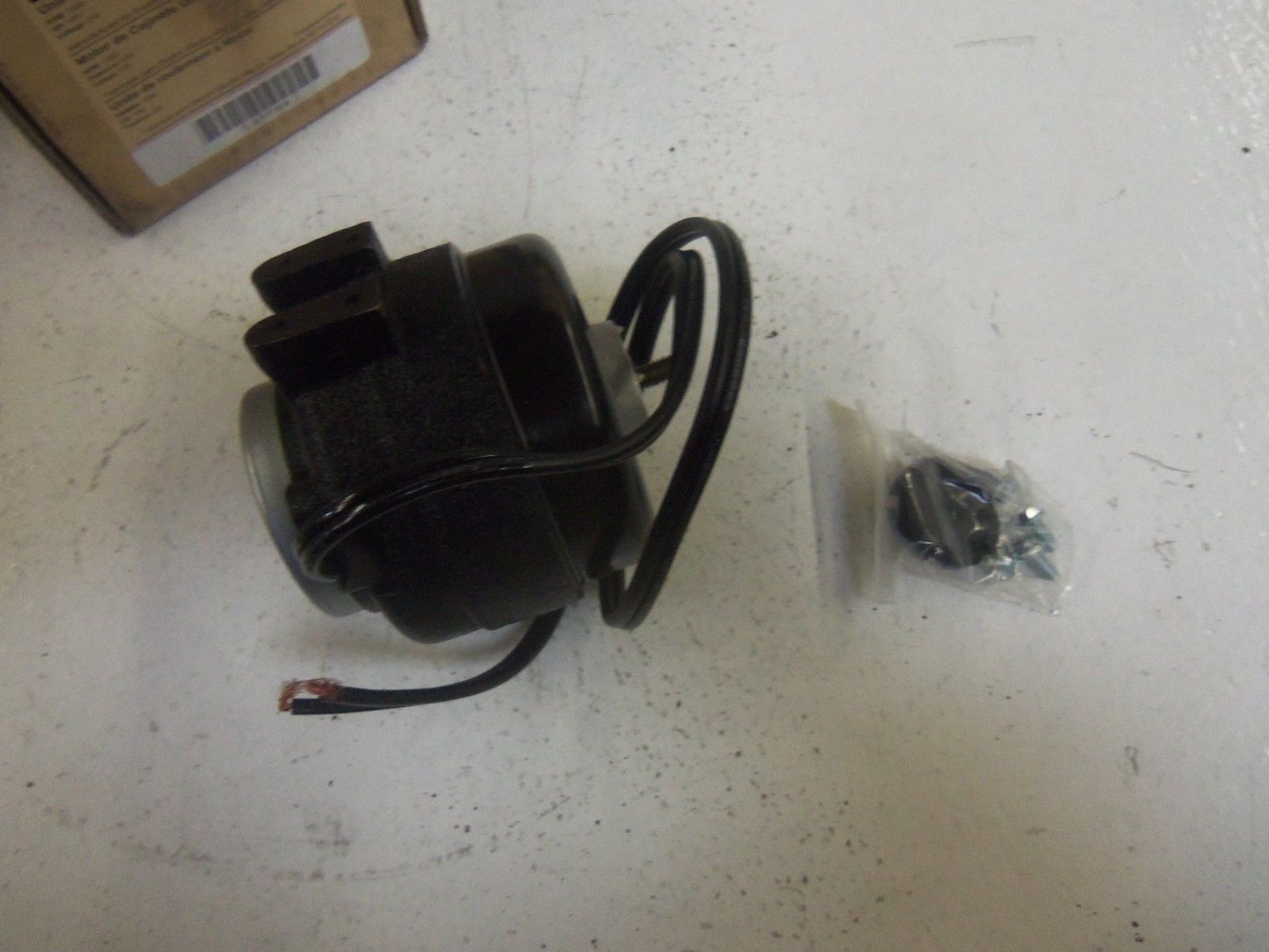 DAYTON 4YFH4 *NEW IN BOX*