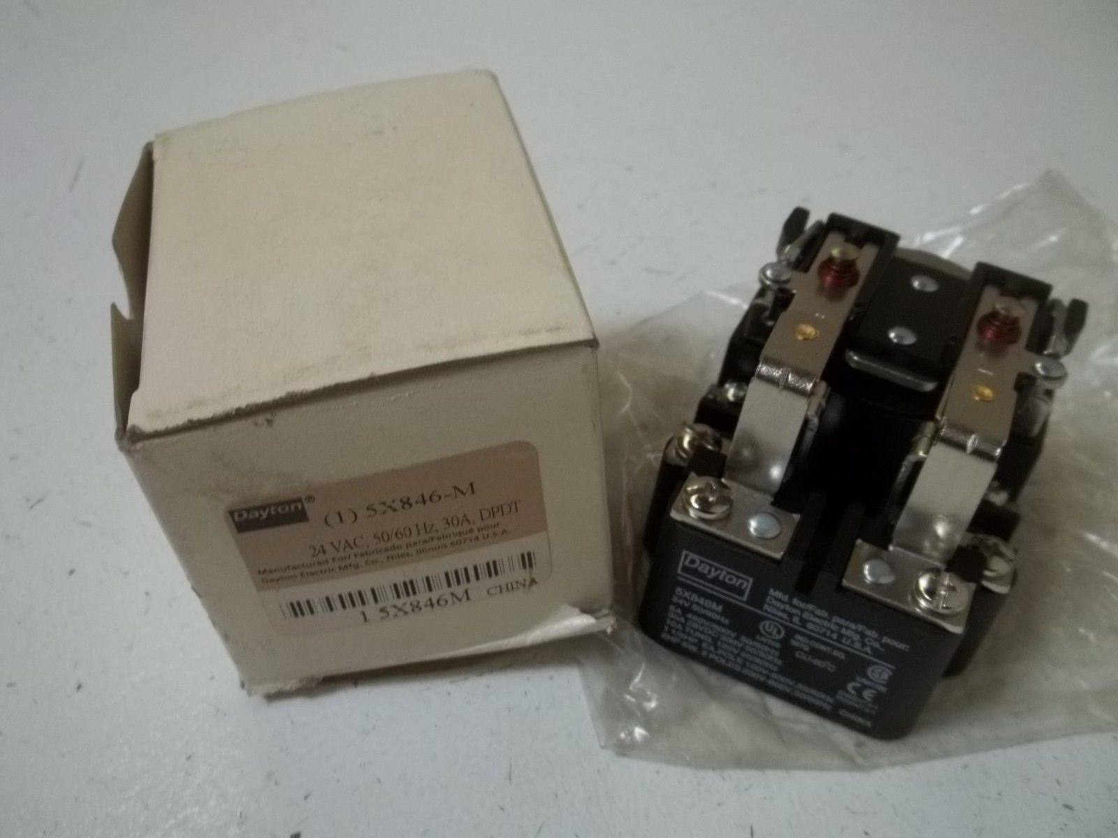 DAYTON 5X846-M RELAY 24 VAC *NEW IN BOX*