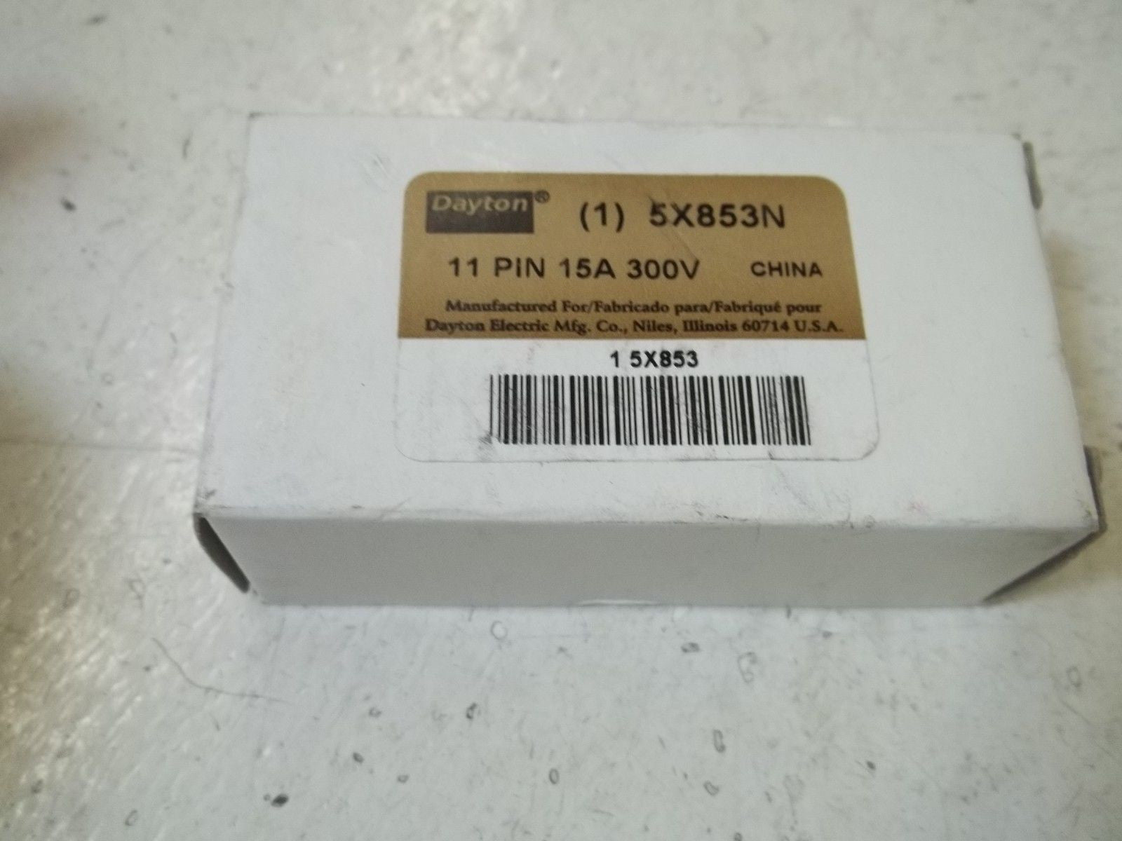 DAYTON 5X853N RELAY SOCKET *NEW IN BOX*