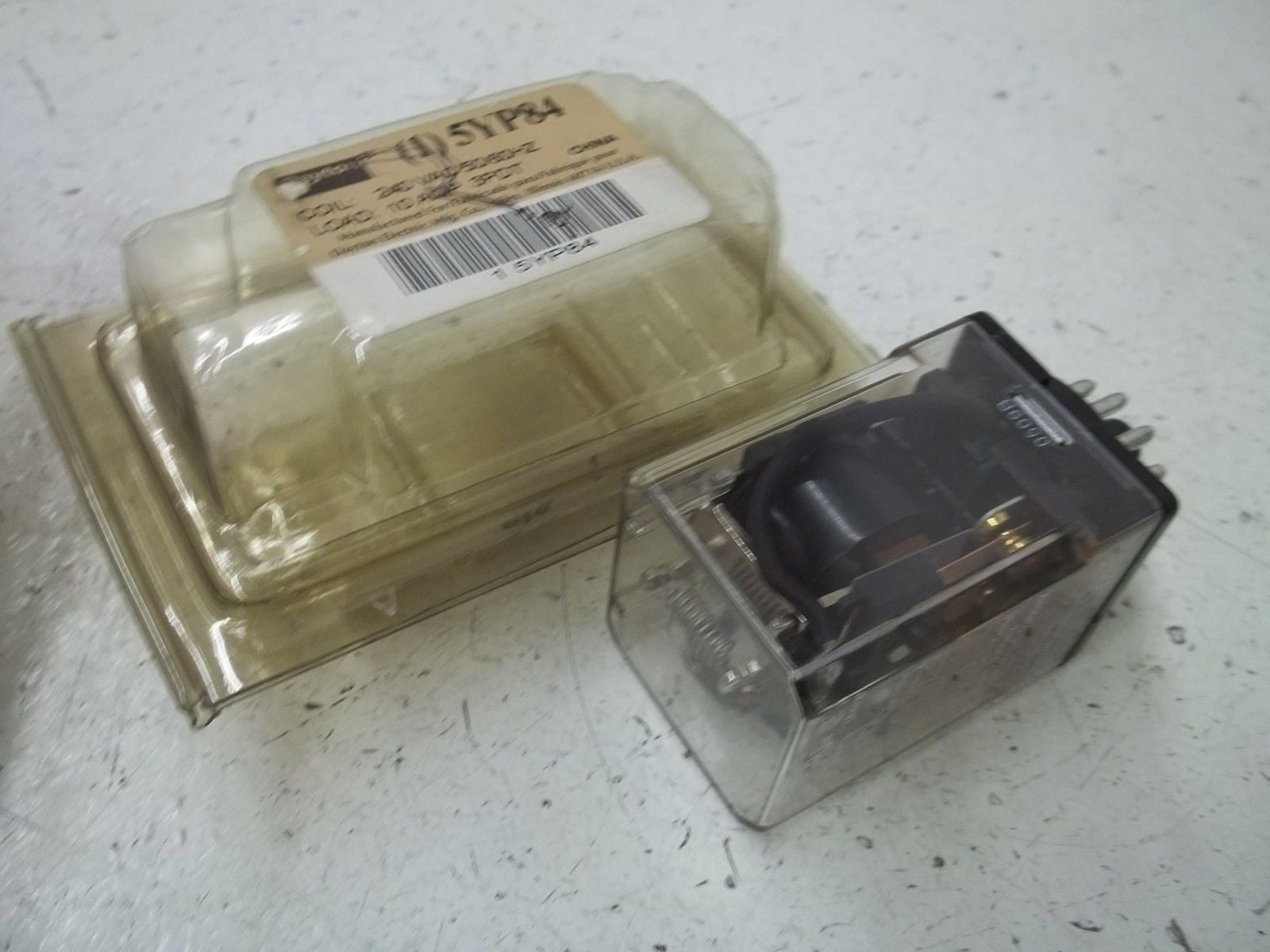 DAYTON 5YP84 RELAY 240VAC 10AMP 3PDT *ORIGINAL PACKAGE*