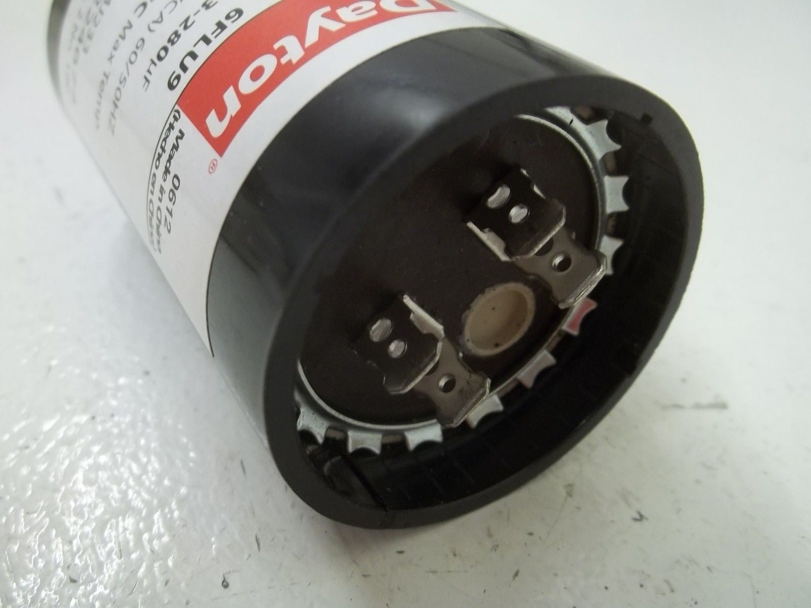 DAYTON 6FLU9 MOTOR START CAPACITOR 165VAC  *NEW IN BOX*
