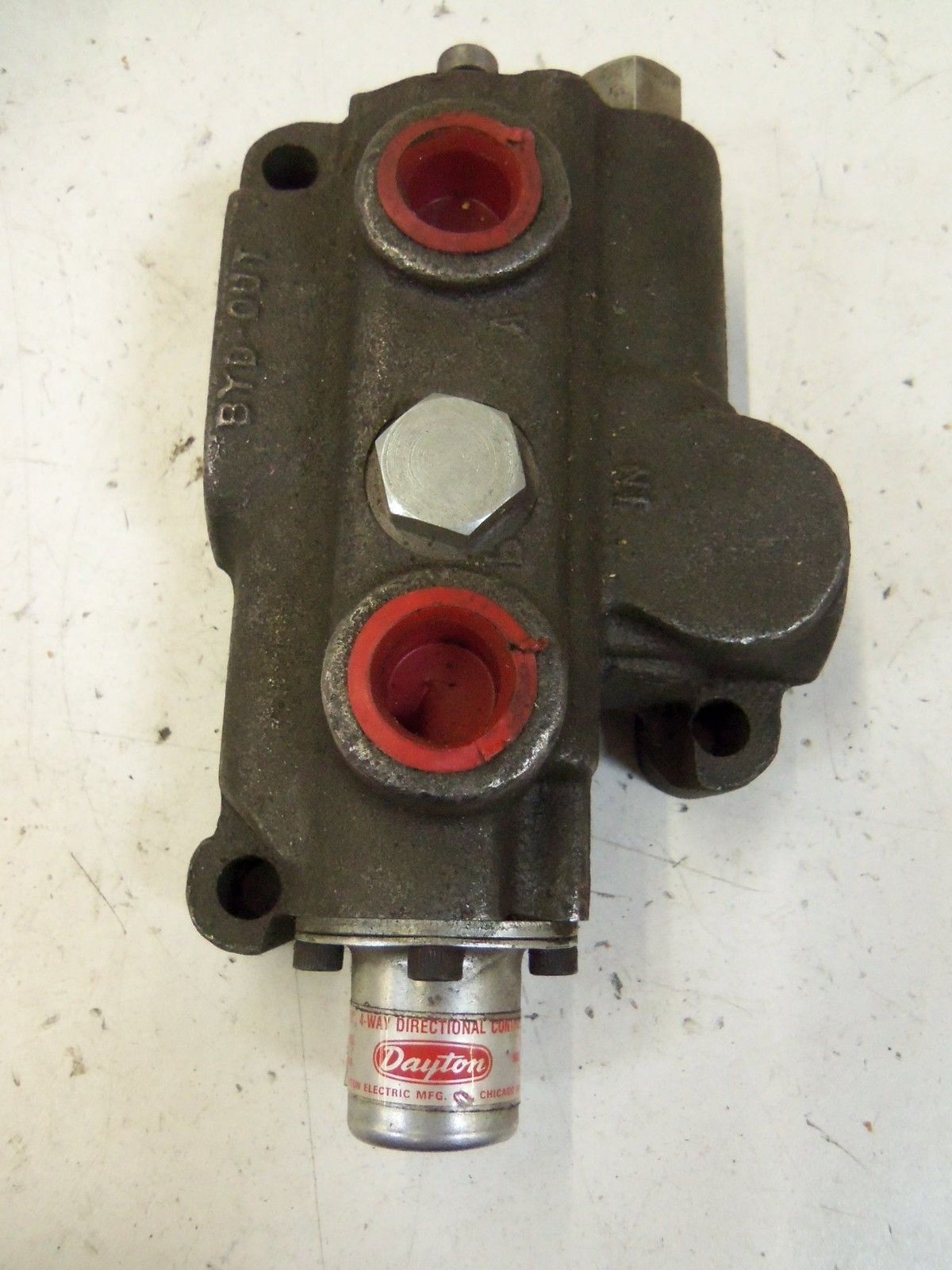 DAYTON 6X844 1/2" 4-WAY DIRECTIONAL VALVE *NEW NO BOX*