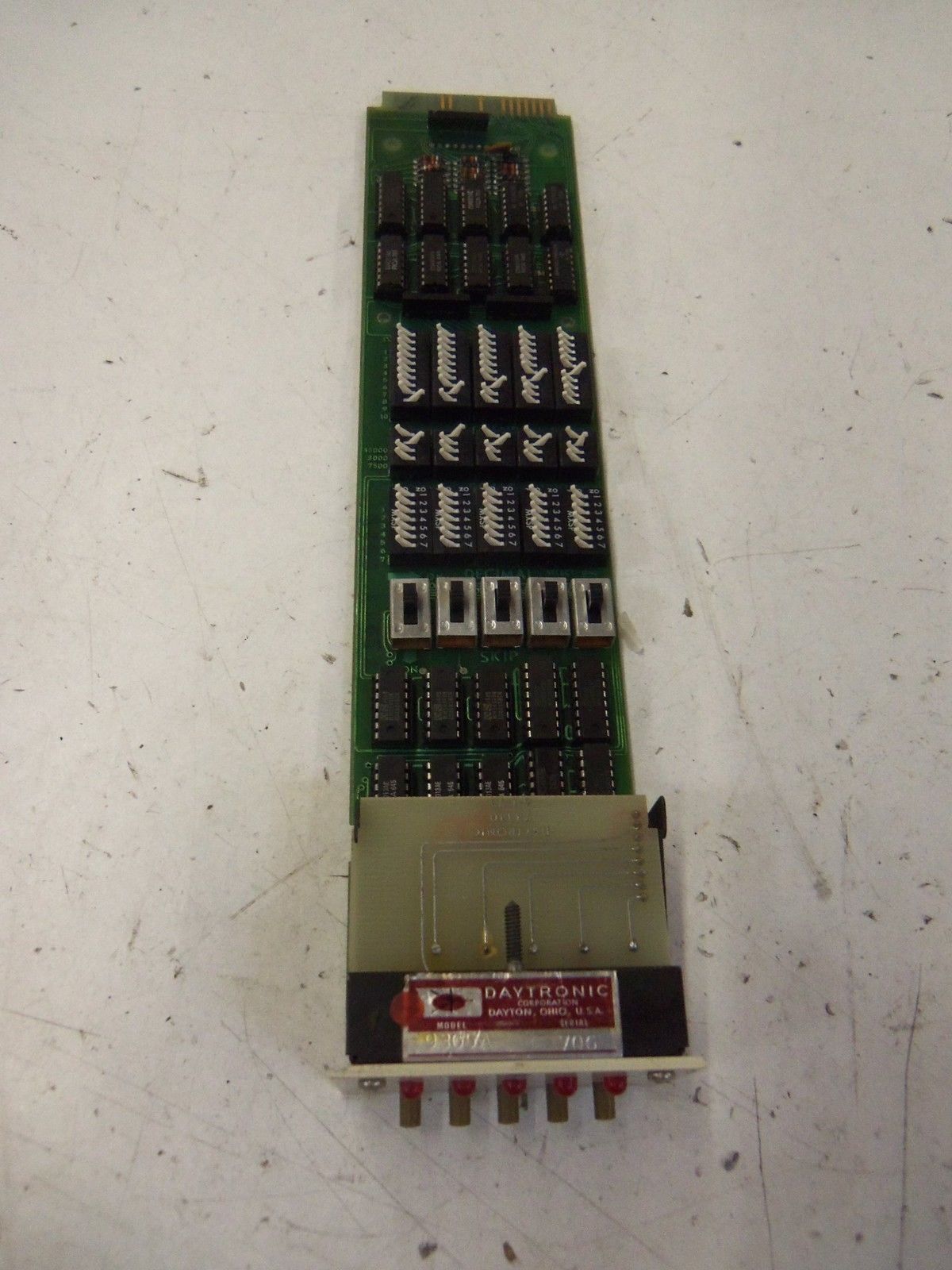 DAYTRONIC 9305A *USED*