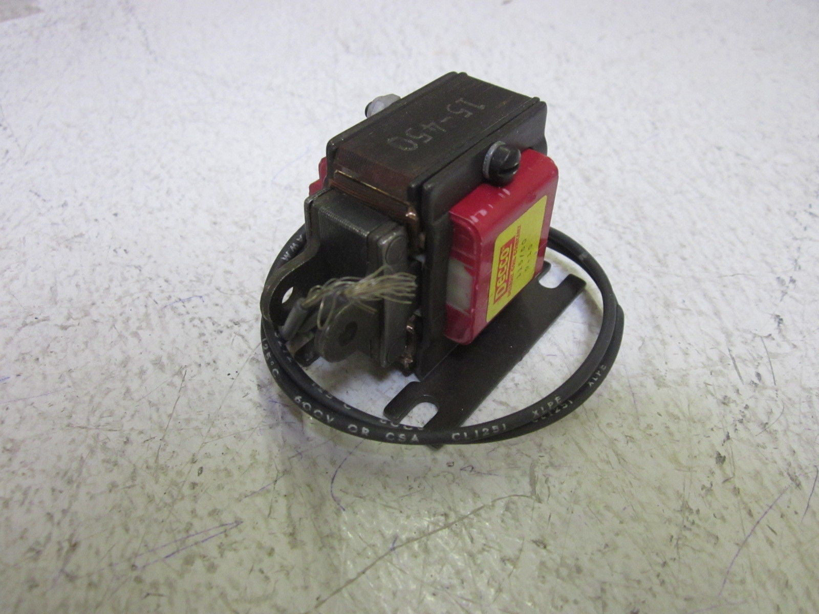 DECCO 15-450 SOLENOID 115V (AS PICTURED) *USED*