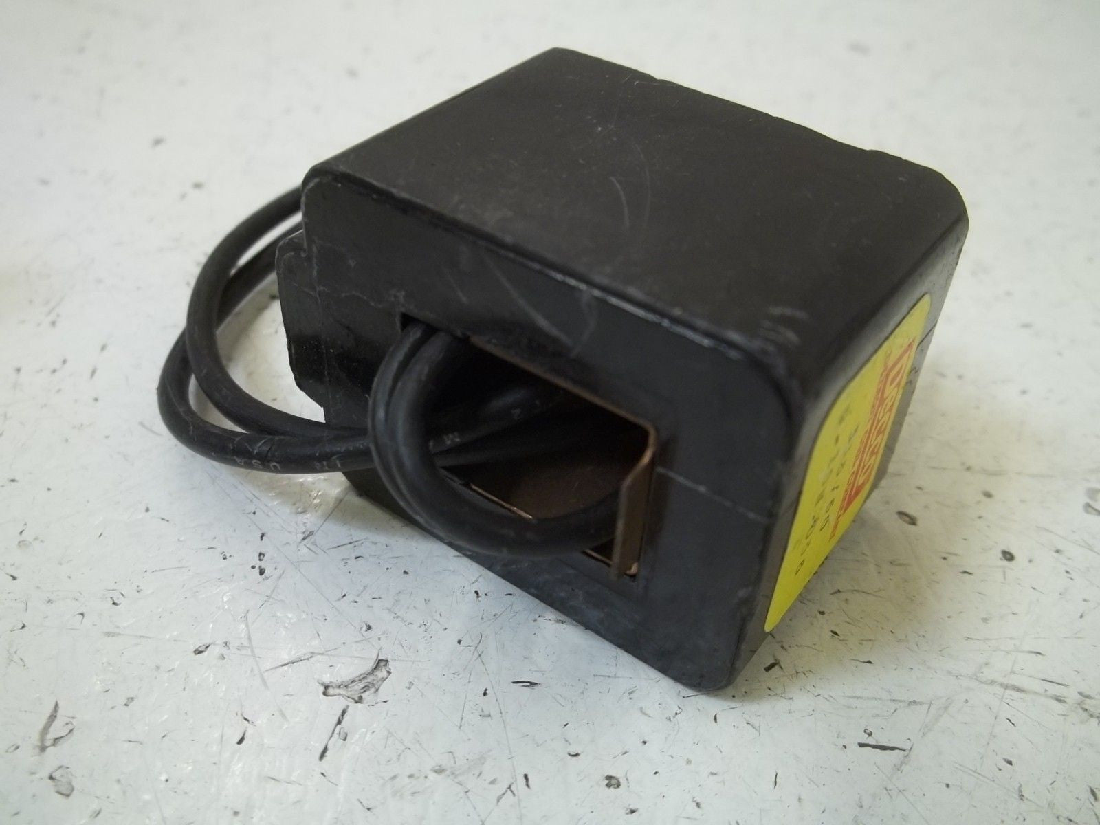 DECCO 9-10M-056 SOLENOID COIL 115/60 *USED*