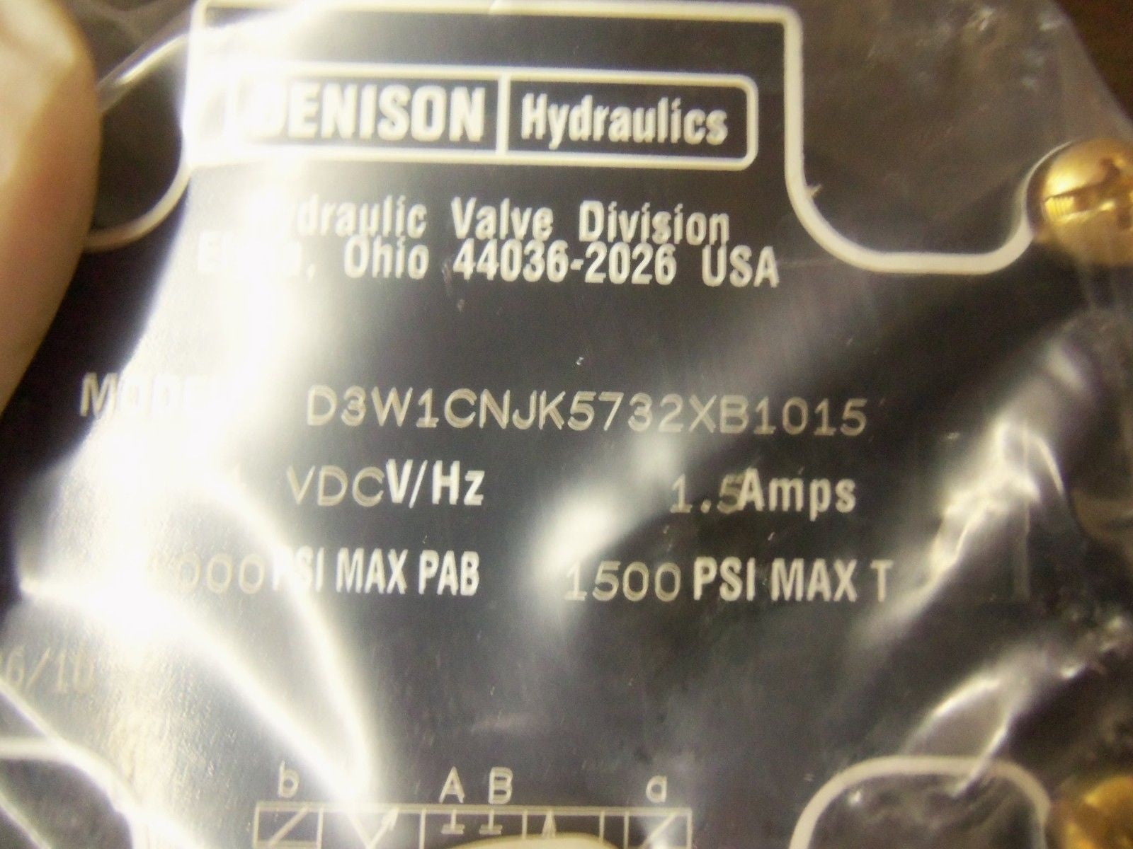 DENISON HYDRAULICS D3W1CNJK5732XB1015 *NEW IN BOX*