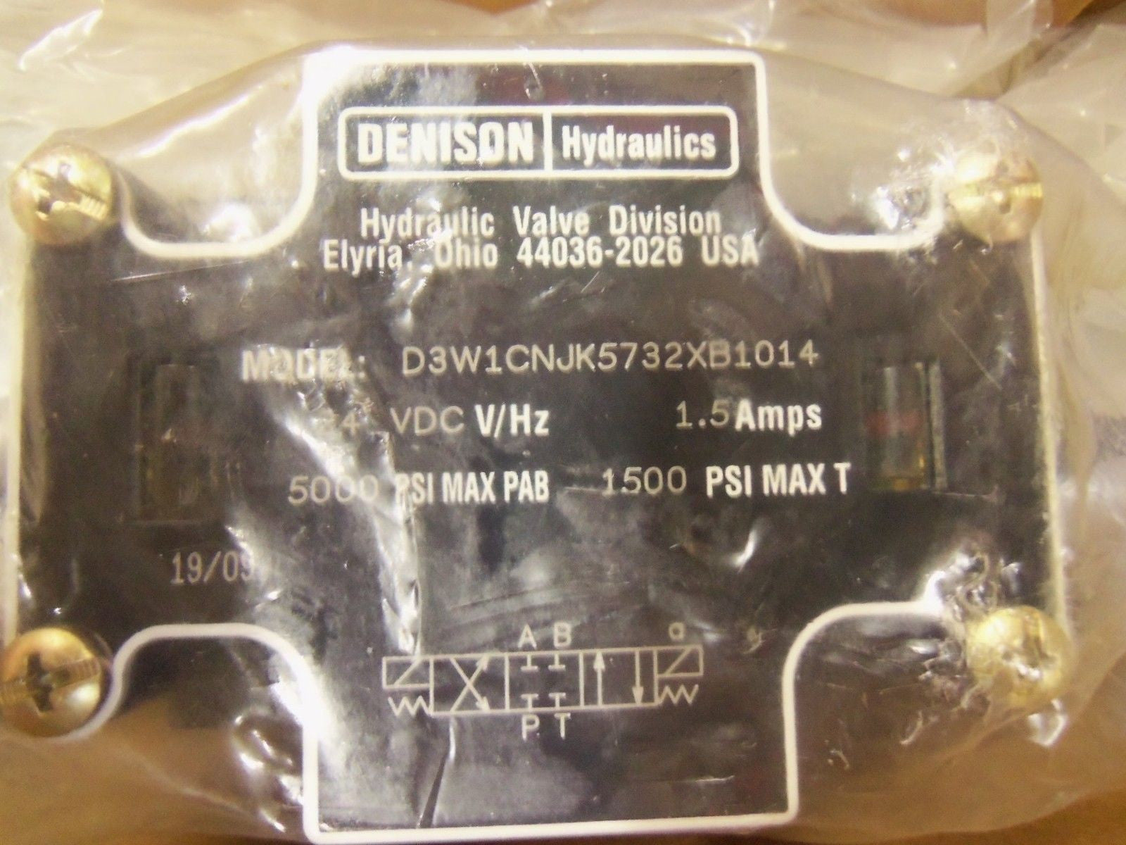 DENISON HYDRAULICS D3W1CNJK5732XB1014 *NEW IN BOX*