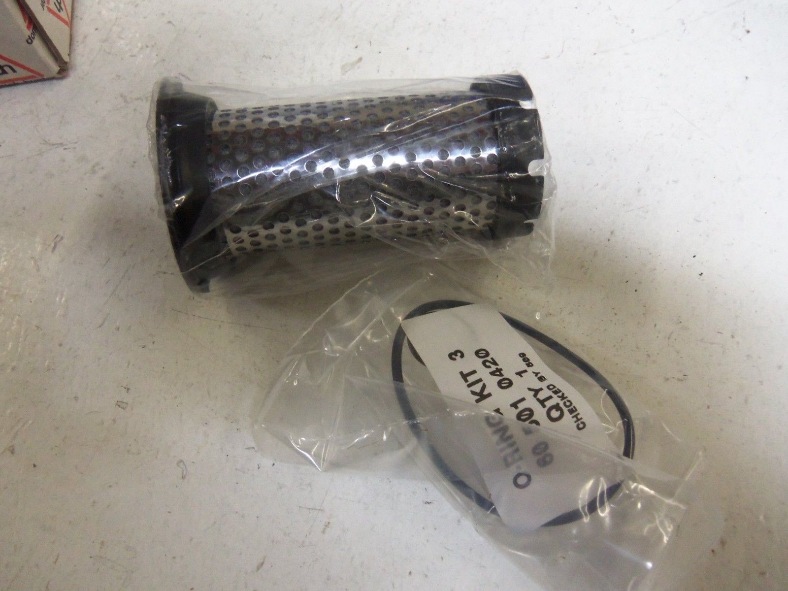 DOMNICK HUNTER 50-404-0502 *NEW IN BOX*