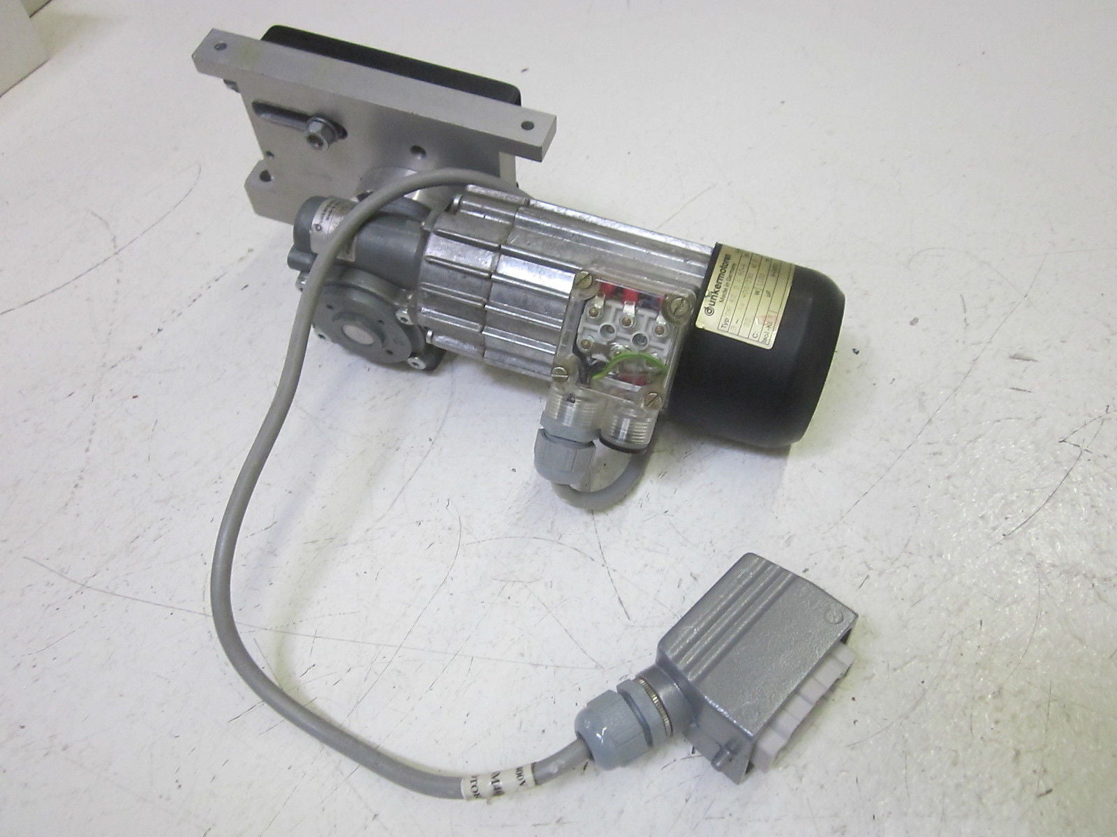 DUNKERMOTOREN DR62.0X80-4 MOTOR 32W 230/400V *USED* AS PICTURED