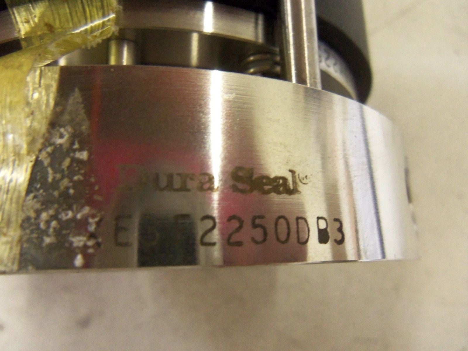 DURA SEAL XE3F2250DB3 COUPLING *NEW NO BOX*