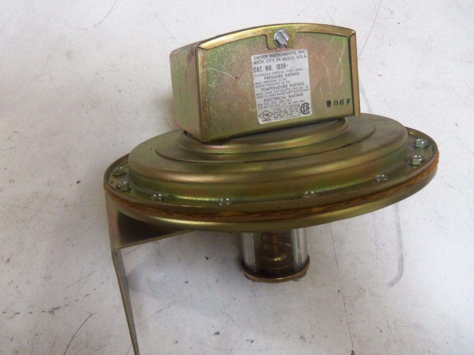 DWYER 1638-1 *USED*