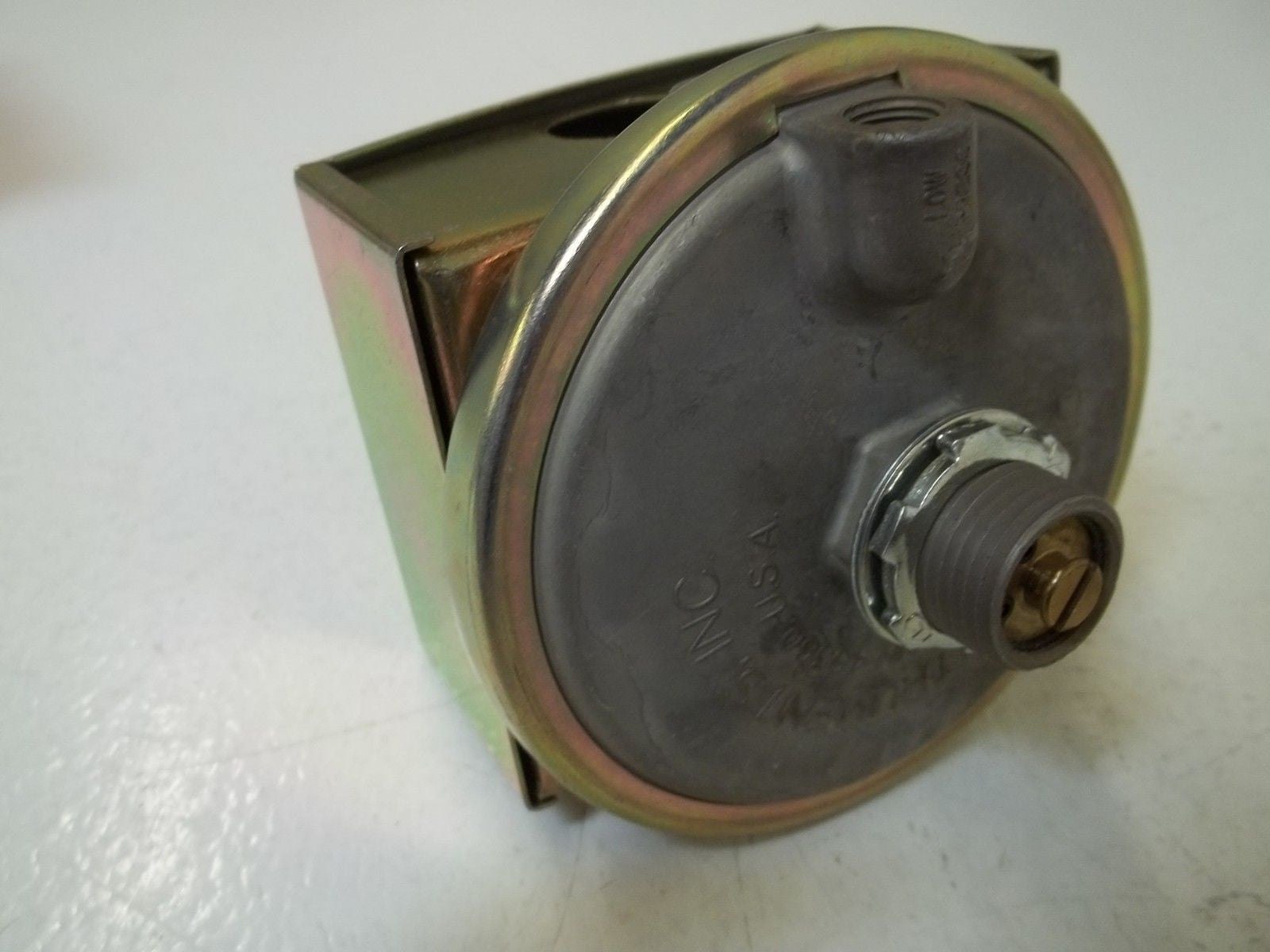 DWYER 1820-2 PRESSURE GAUGE (AS PICTURED) *NEW IN BOX*
