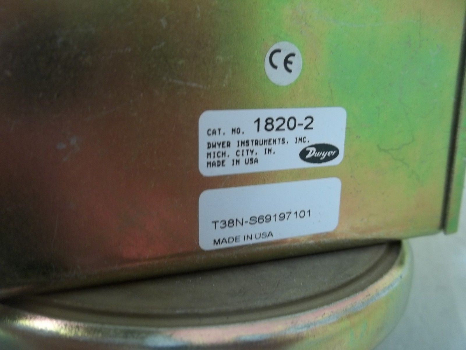 DWYER 1820-2 PRESSURE GAUGE (AS PICTURED) *NEW IN BOX*