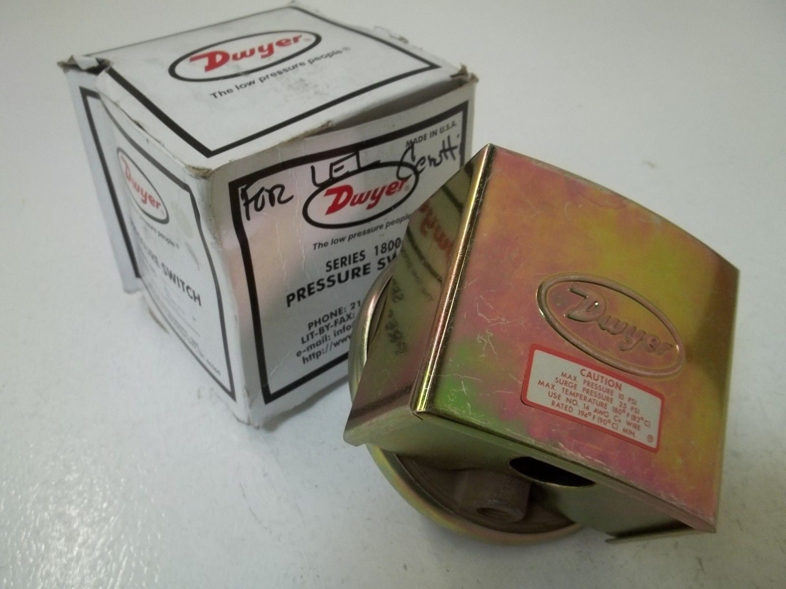 DWYER 1820-2 PRESSURE GAUGE (AS PICTURED) *NEW IN BOX*