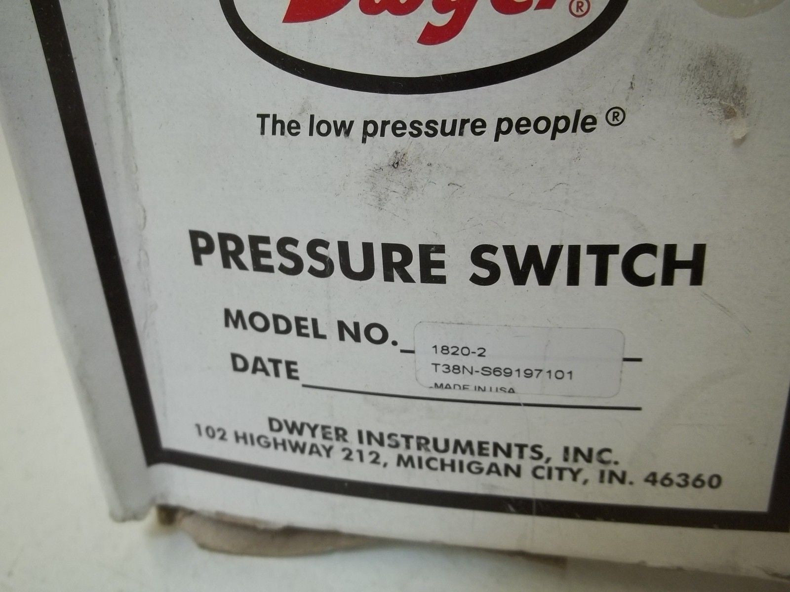 DWYER 1820-2 PRESSURE GAUGE (AS PICTURED) *NEW IN BOX*