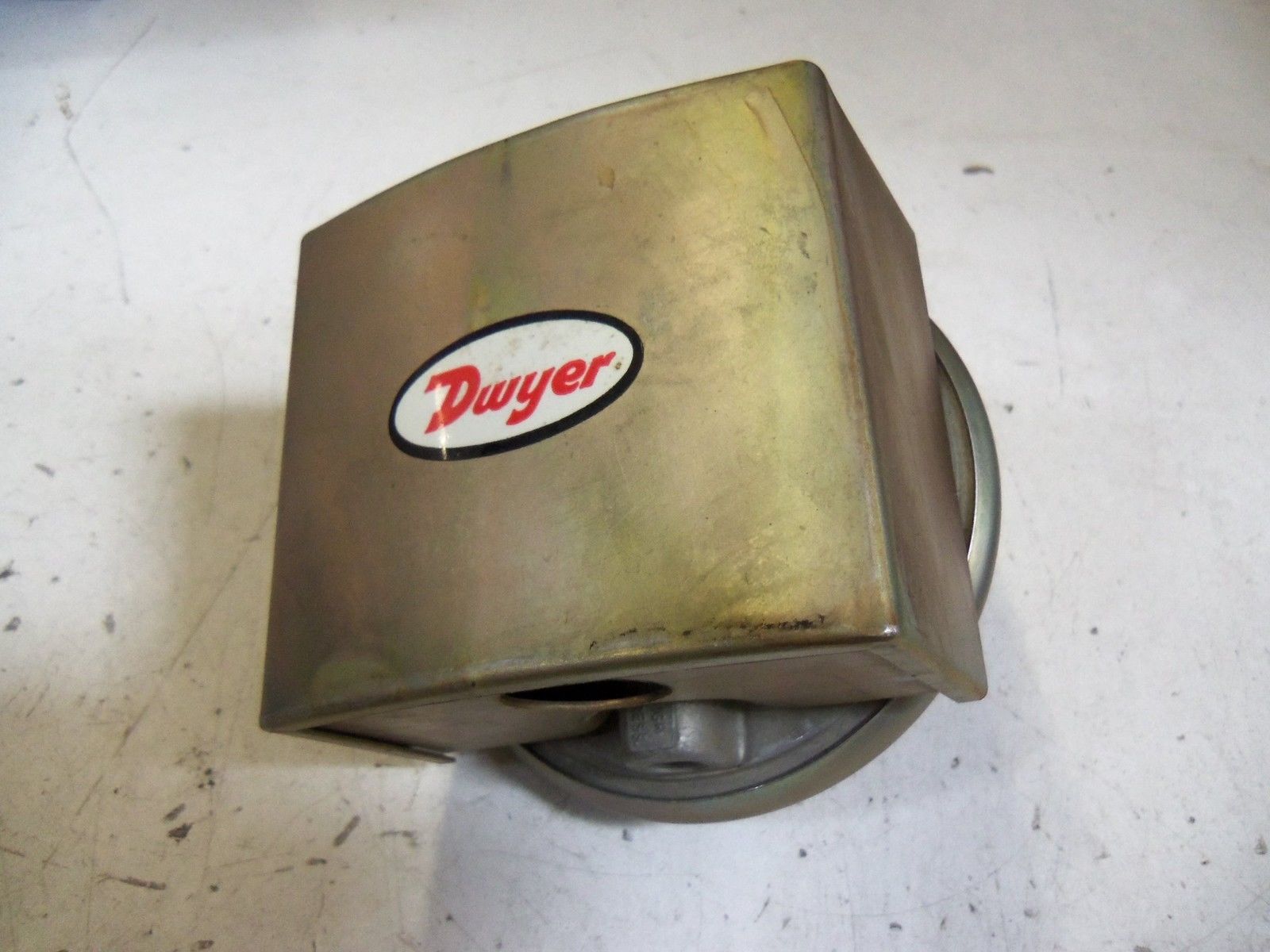 DWYER 1823-0 PRESSURE SWITCH *USED*