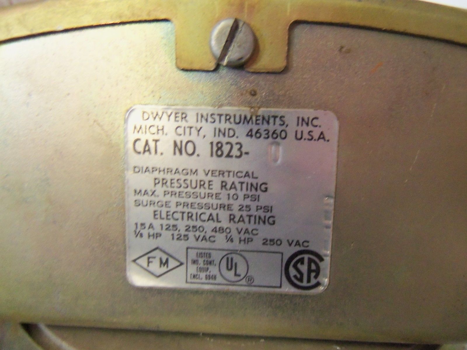 DWYER 1823-0 PRESSURE SWITCH *USED*