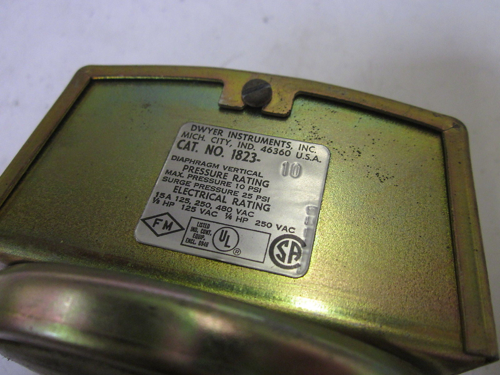 DWYER 1823-10 PRESSURE SWITCH *USED*