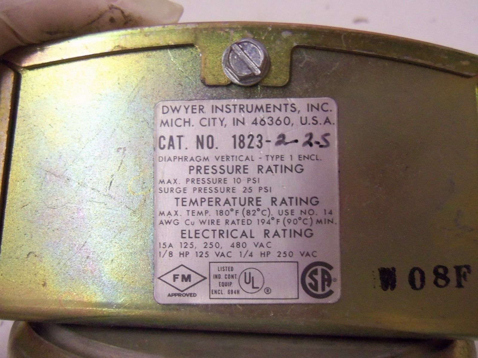 DWYER 1823-2-2-5 PRESSURE SWITCH *USED*