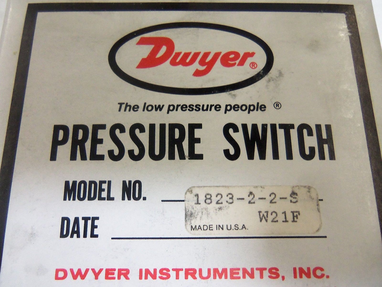 DWYER 1823-2-2-S PRESSURE SWITCH *NEW IN BOX*
