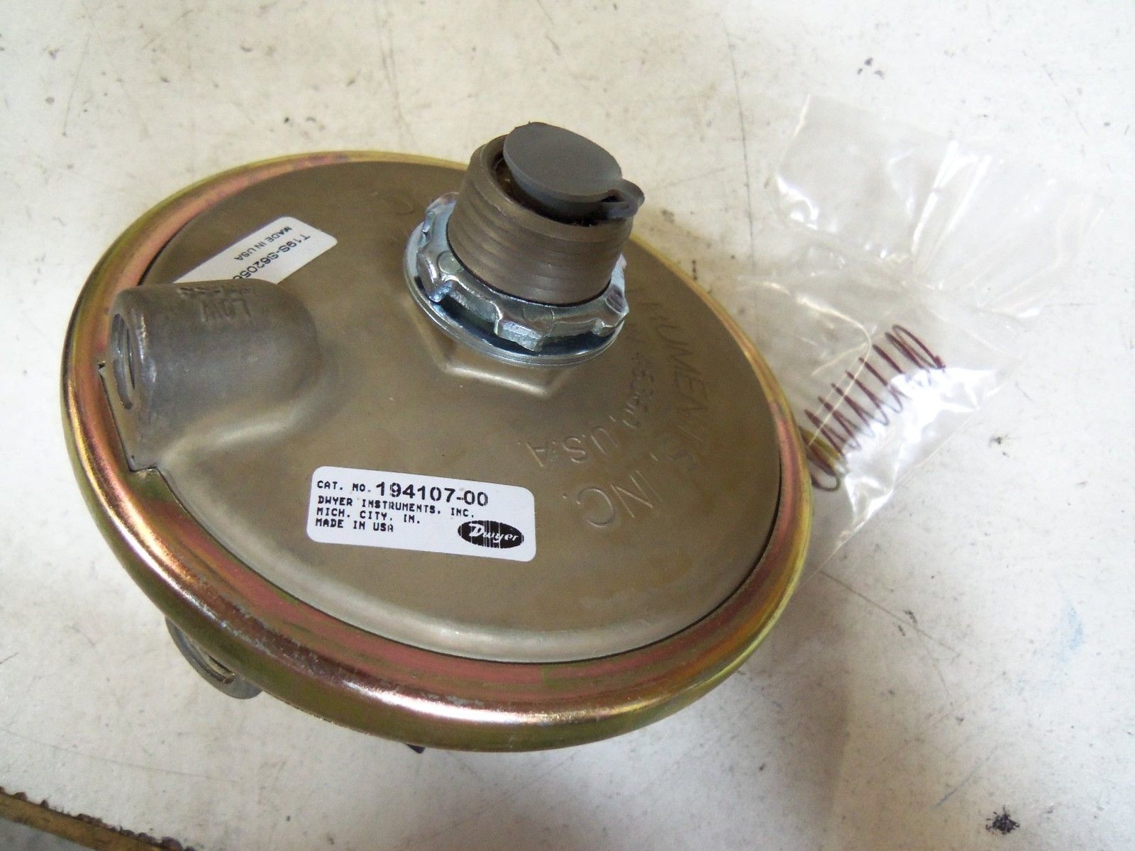 DWYER 194107-00 *NEW IN BOX*
