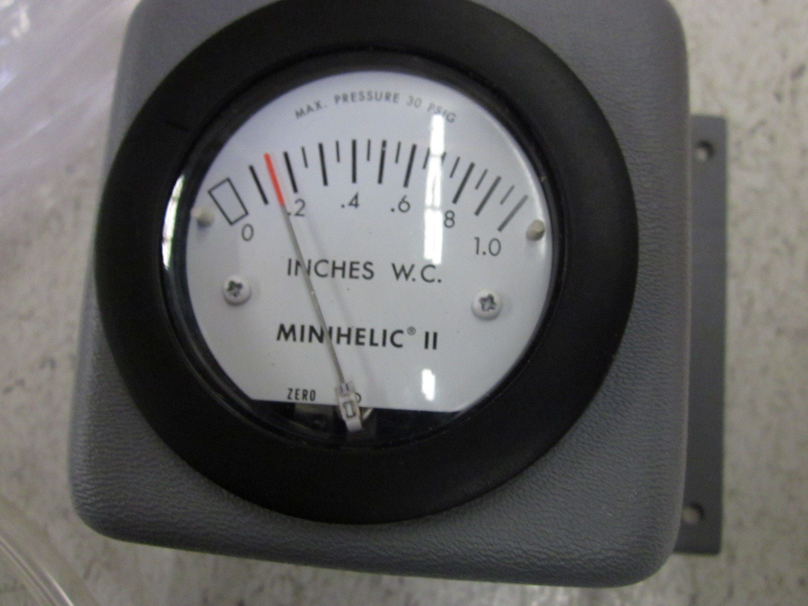 DWYER 2-5001 PRESSURE GAUGE *USED*