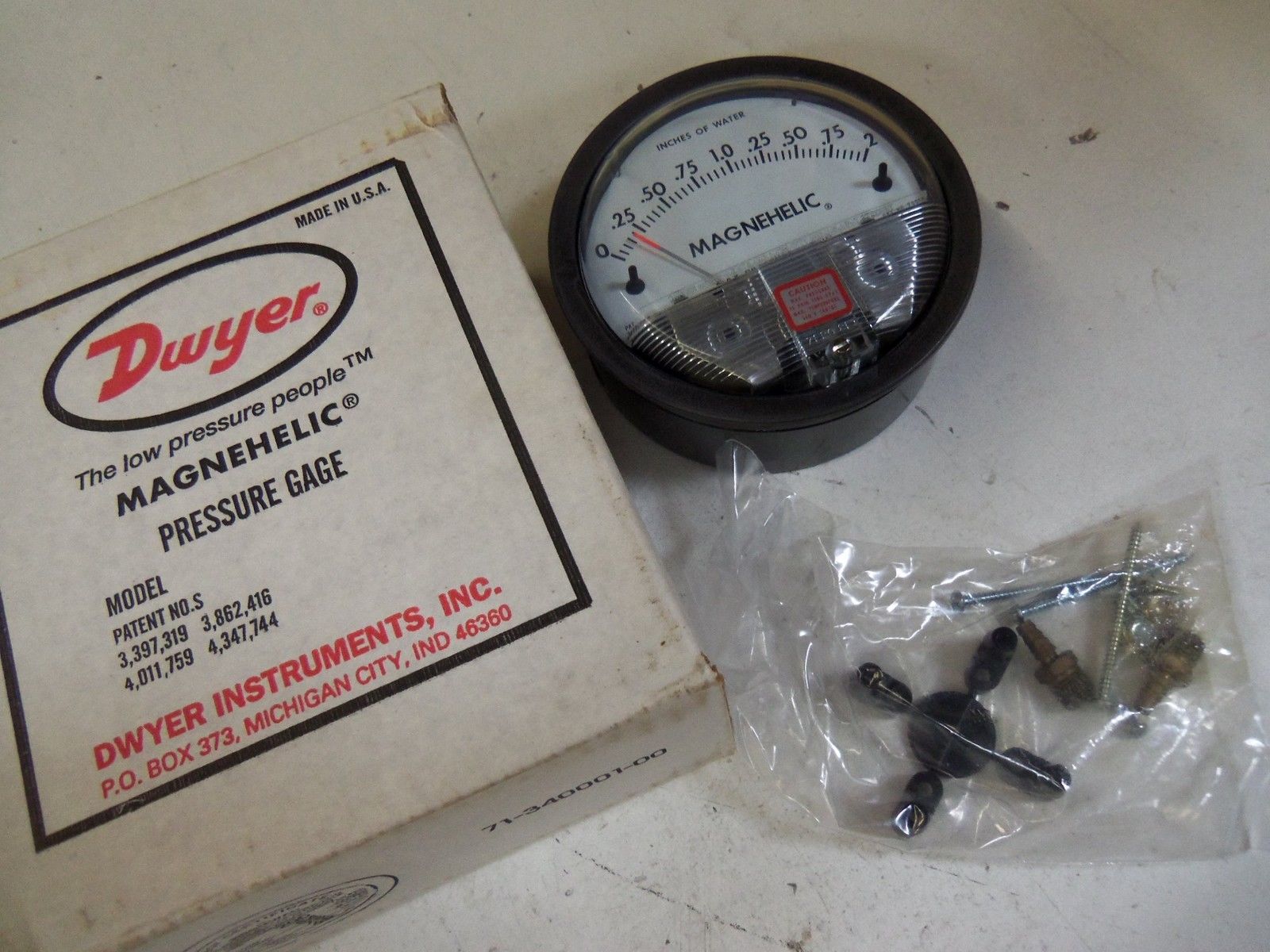DWYER 2002C PRESSURE GAUGE 0-2" WC *NEW IN BOX*