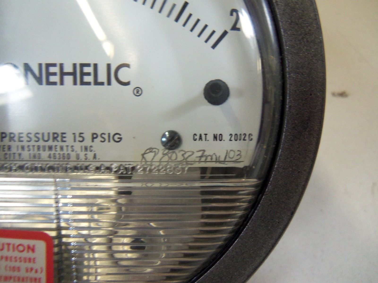 DWYER 2002C PRESSURE GAUGE 0-2" WC *NEW IN BOX*