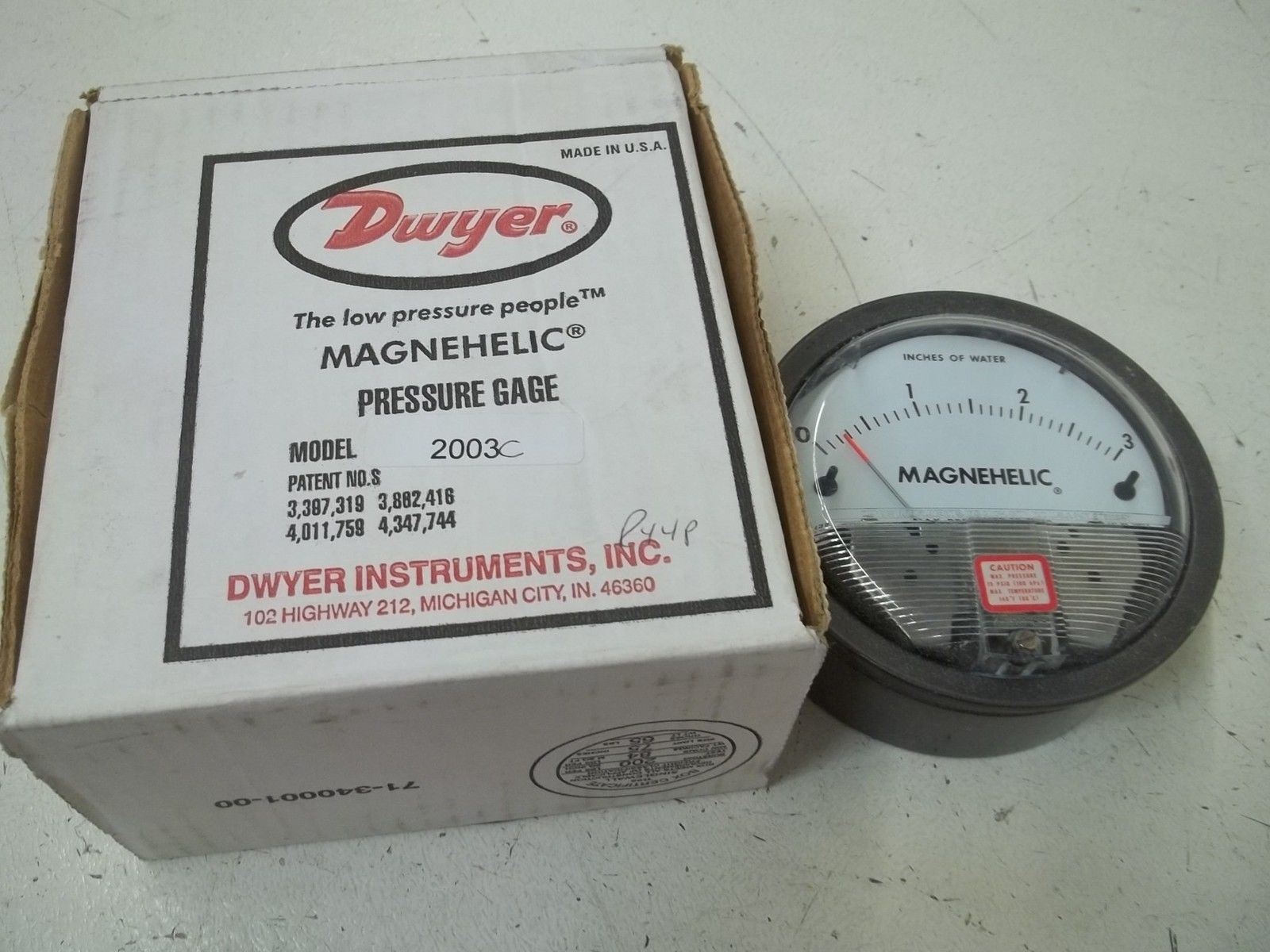 DWYER 2003C PRESSURE GAGE 0-3 *NEW IN BOX*