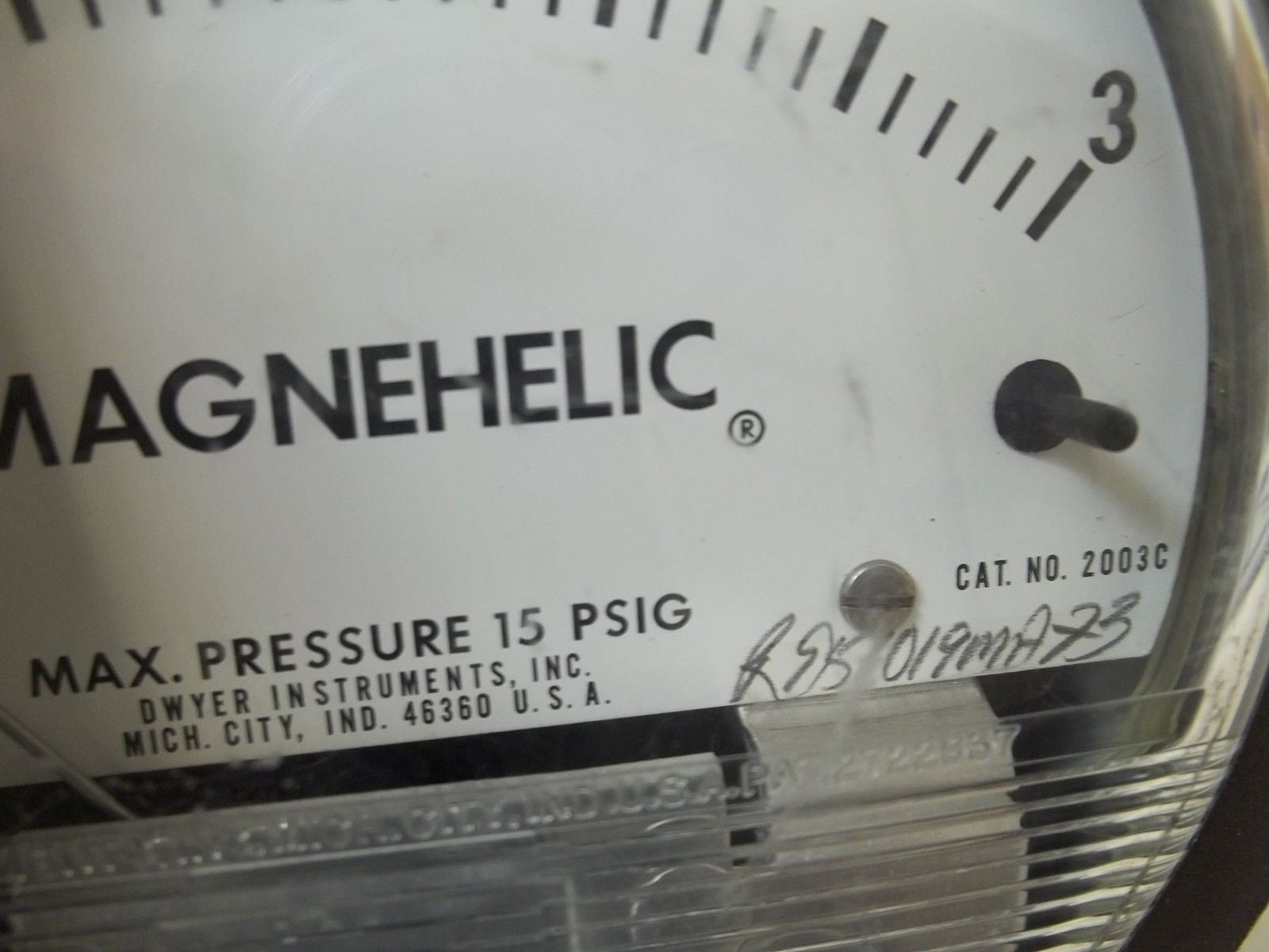 DWYER 2003C MAGNEHELIC PRESSURE GAUGE 0-3"OF H2O *USED*