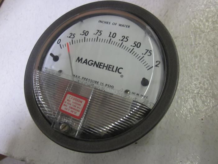 DWYER 2004 PRESSURE GAGE 0-2" WC *NEW IN BOX*