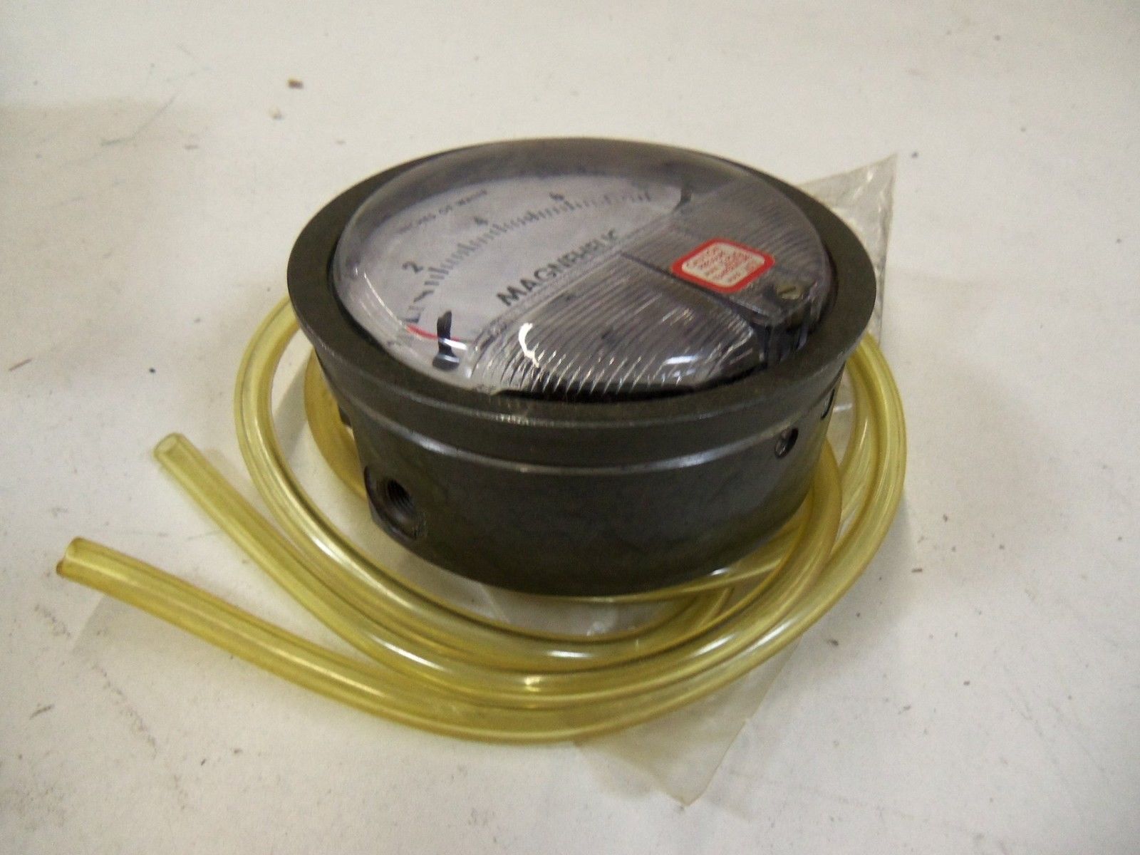 DWYER 2008C PRESSURE GAUGE *USED*