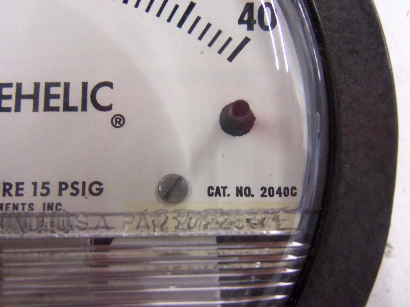 DWYER 2040C PRESSURE GAUGE (AS PICTURED) *USED*
