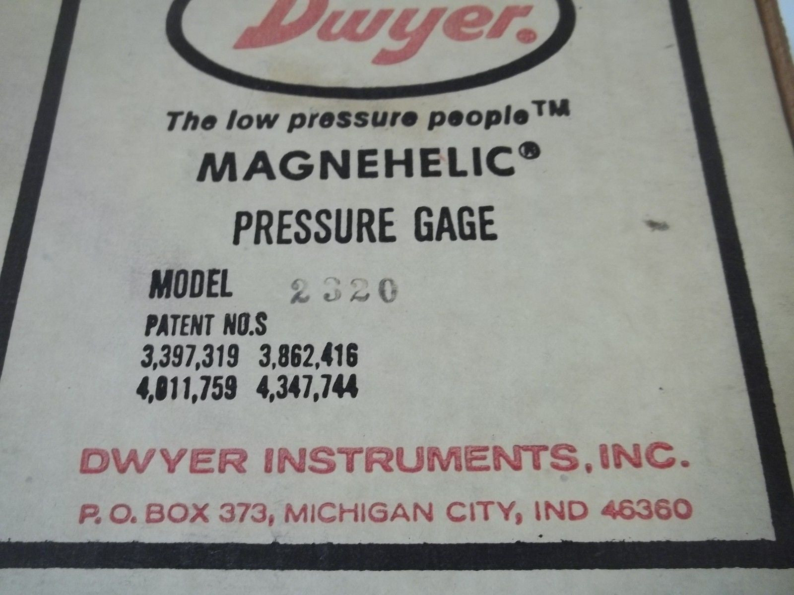 DWYER 2320 PRESSURE GAUGE 10-0-10PSI *NEW IN BOX*