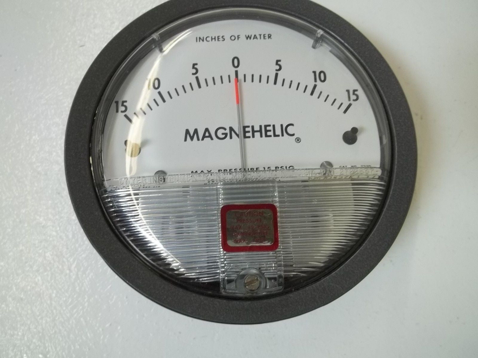 DWYER 2330 PRESSURE GAGE 15-0-15PSI *NEW IN BOX*