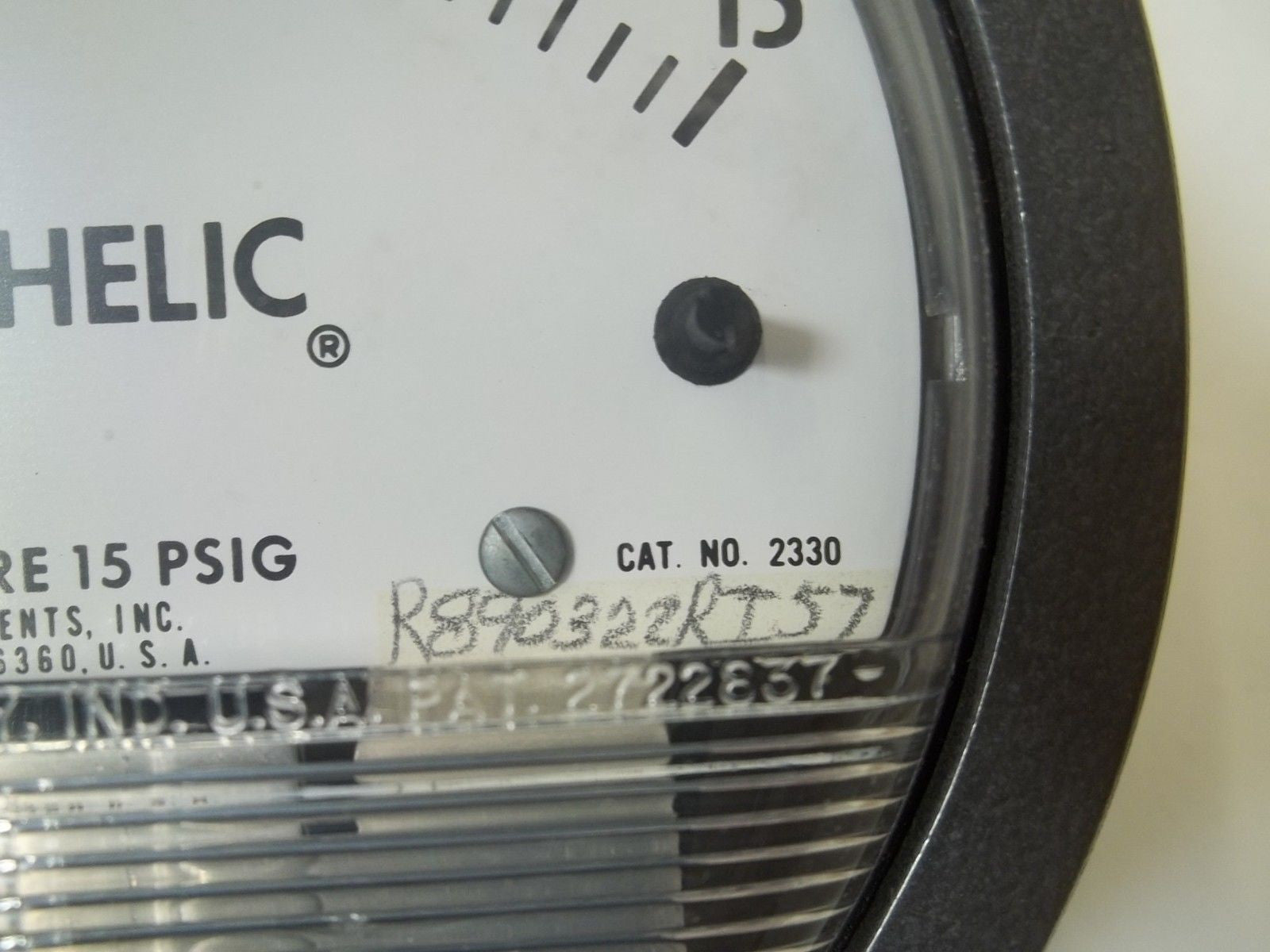 DWYER 2330 PRESSURE GAGE 15-0-15PSI *NEW IN BOX*