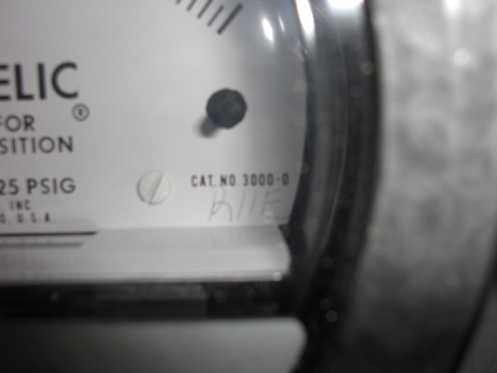 DWYER 3000-0 PRESSURE SWITCH *USED*