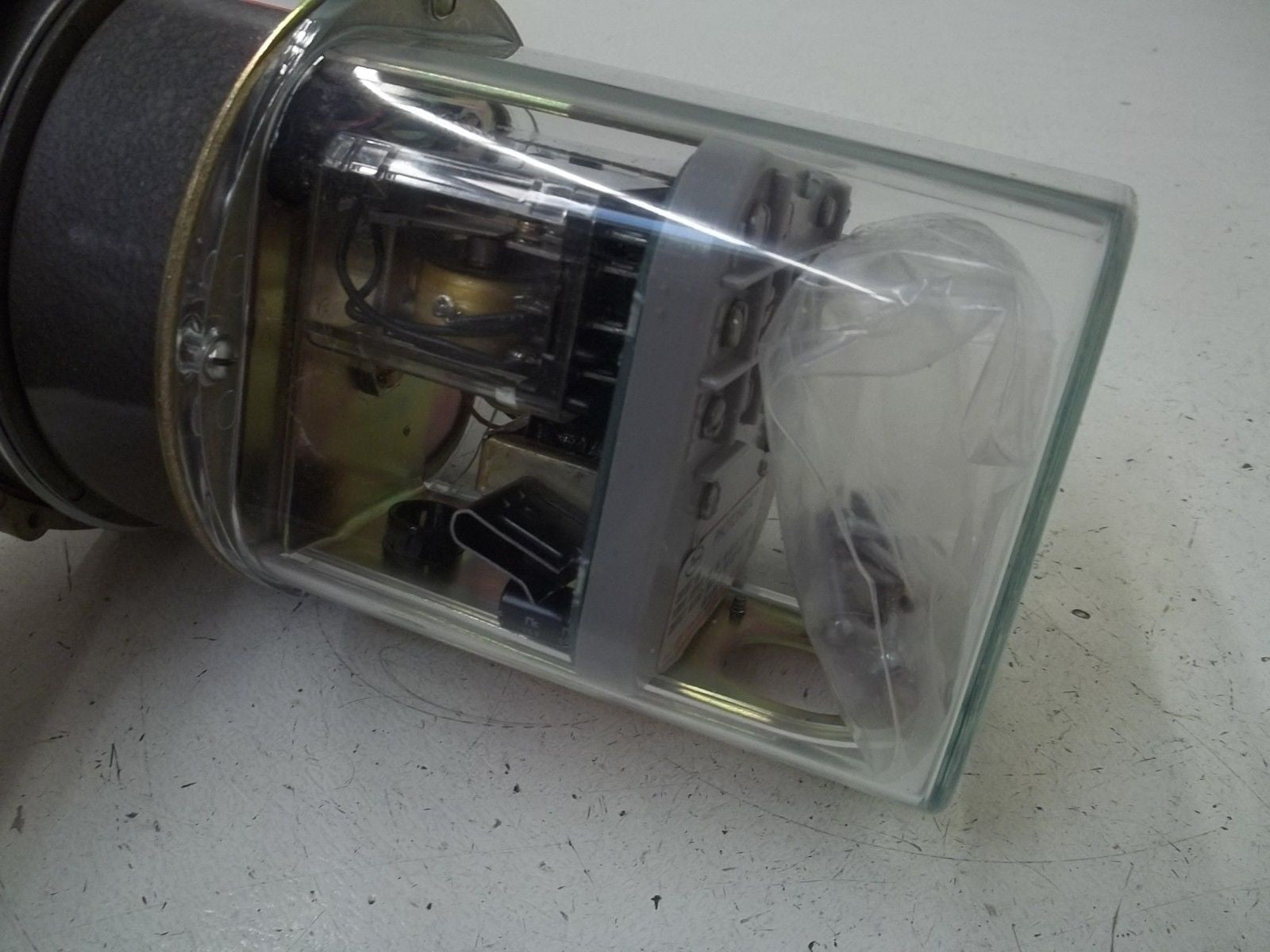 DWYER 3006C PRESSURE SWITCH/GAGE 0-6 *NEW IN BOX*