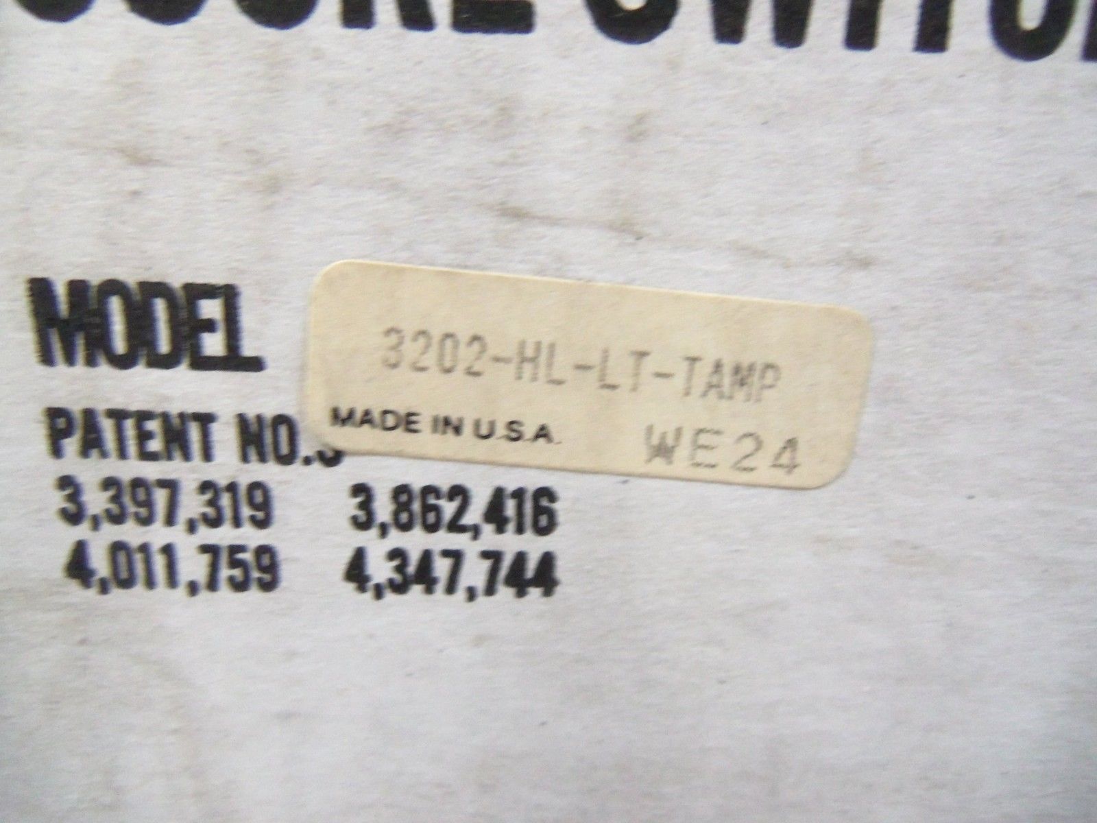 DWYER 3202-HL-LT-TAMP *NEW IN BOX*