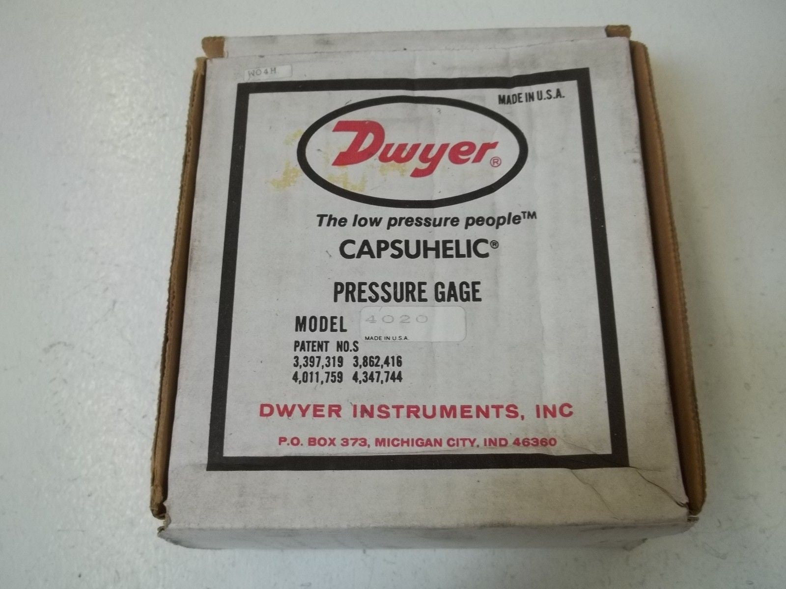 DWYER 4020C PRESSURE GAUGE 0-20" WC *NEW IN BOX*