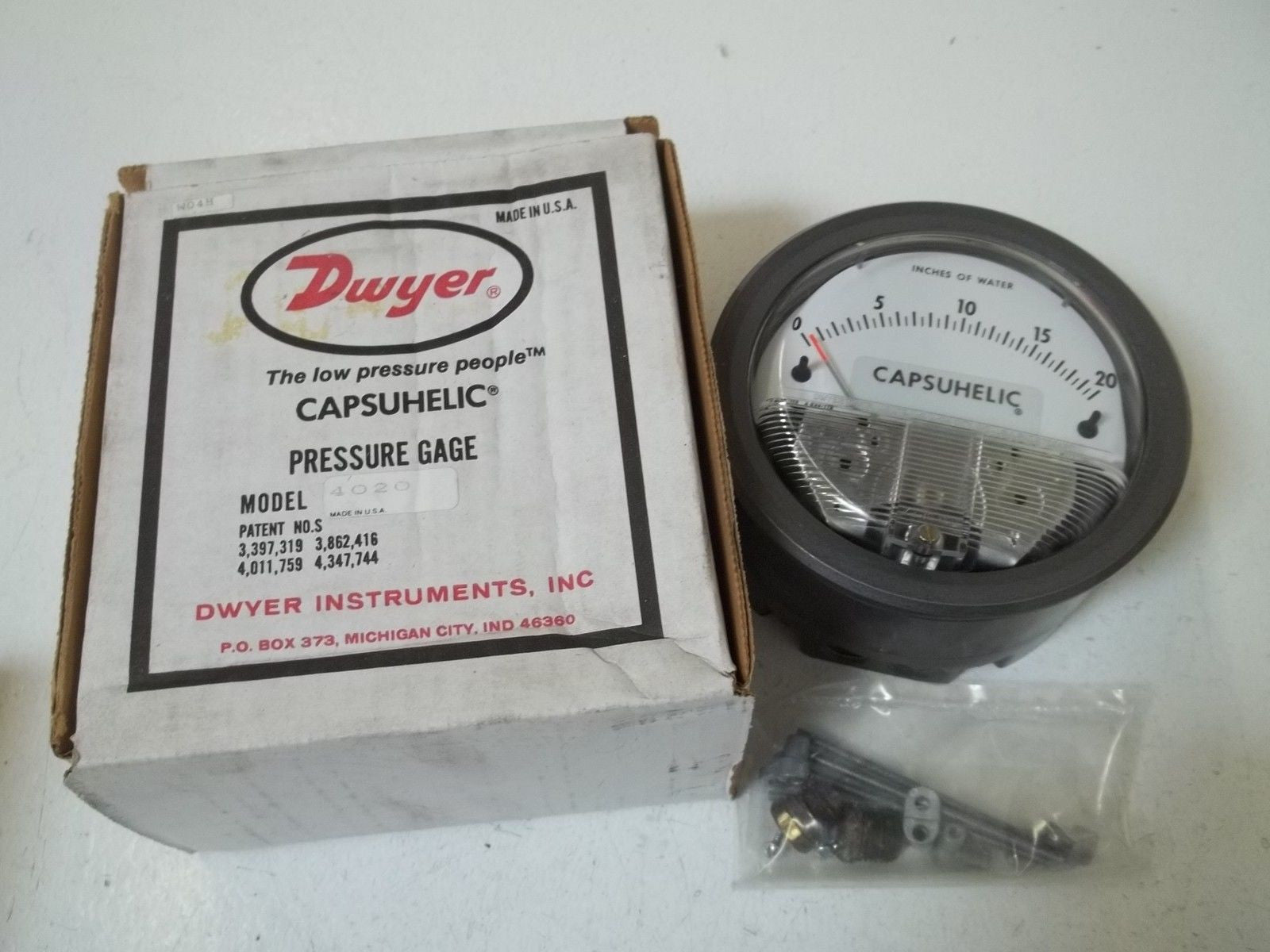 DWYER 4020C PRESSURE GAUGE 0-20" WC *NEW IN BOX*